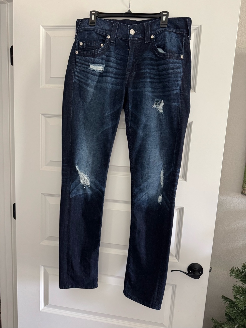 Men’s True Religion Dark Wash Distressed Straight-Leg Jeans, 34x34